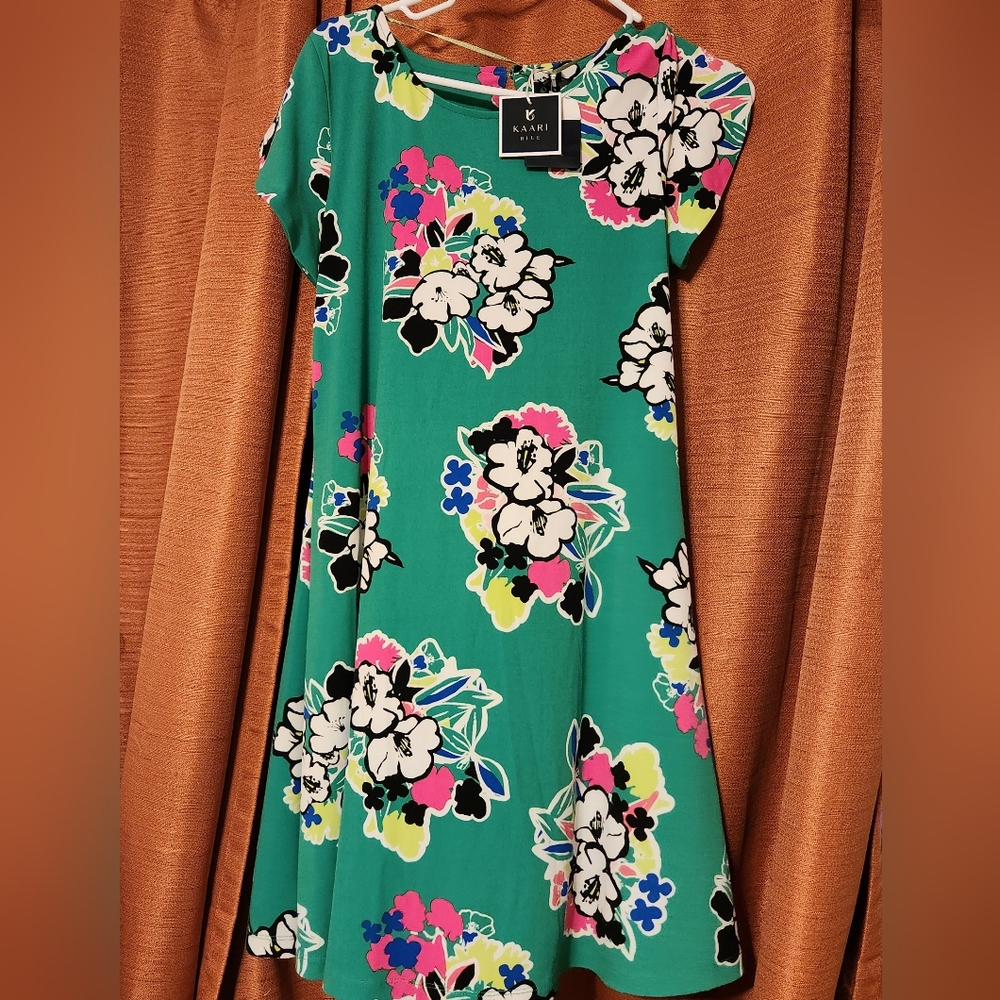 Kaari Green with Floral print Size 7